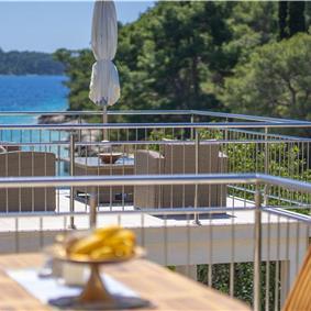6 Bedroom Beachfront Villa with Heated Pool near Vela Luka on Korcula Island, Sleep 12